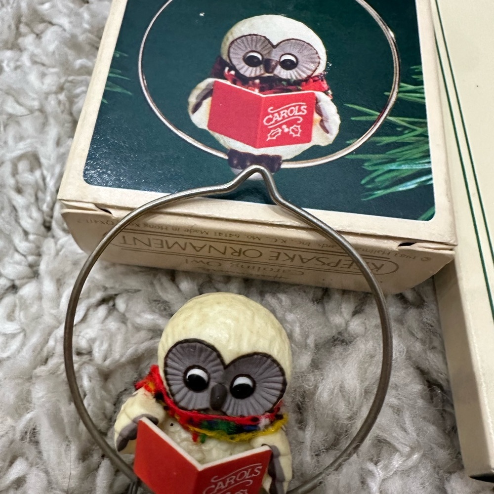 Hallmark vintage Holiday Christmas Ornament Set with lot of 4 - Picture 4 of 7